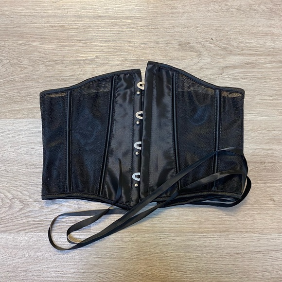 Black Corset - Picture 1 of 3